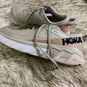 Hoku Sneakers